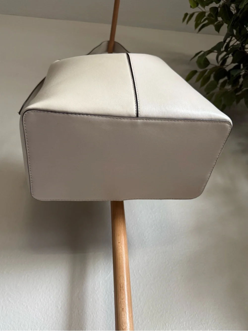 Time and Tru Shively Bucket Handbag in Ivory Beige Vegan Leather OS Brand New